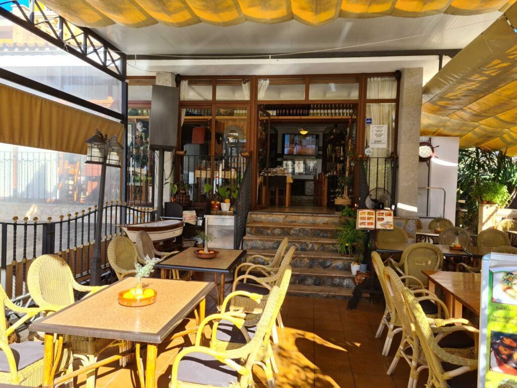 Well-running restaurant with detached house in the second line of the sea on Playa de Palma