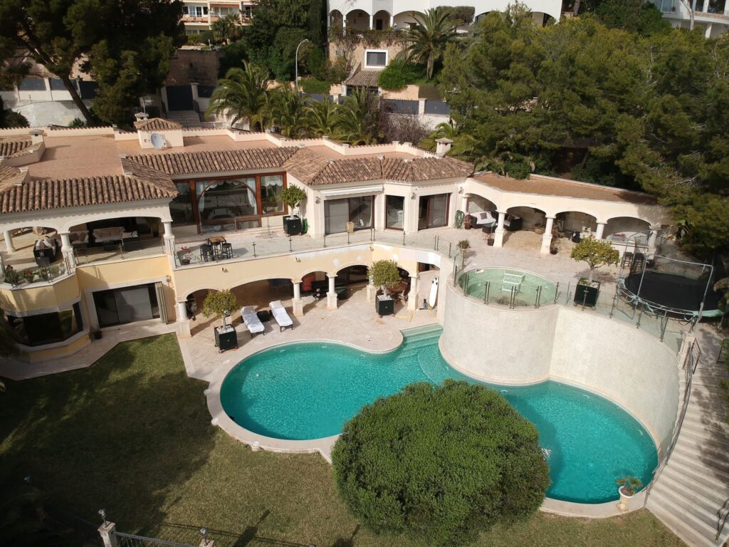 Villa with pool in first sea linie in Costa de la Calma