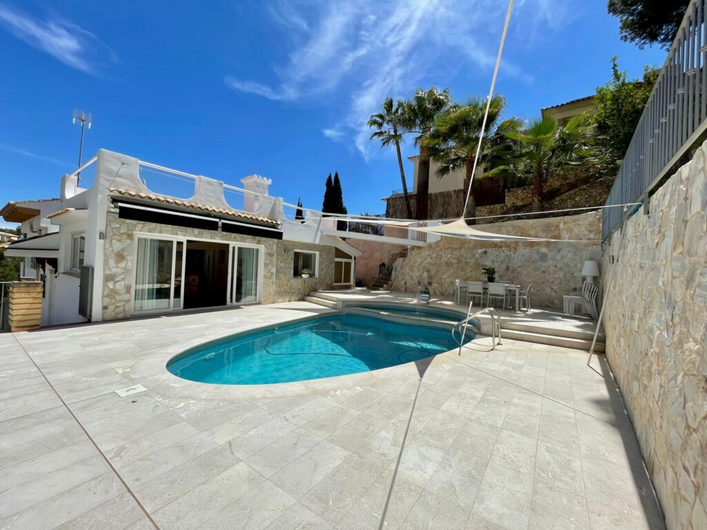 Villa with sea view, roof terrace and pool in Costa d´en Blanes