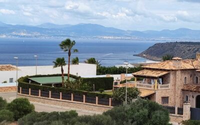 Semi-detached house with sea views and the bay of Palma