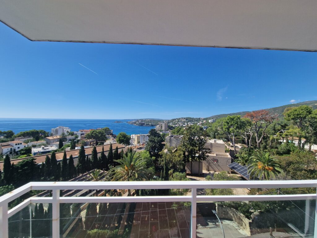 Renovated Sea View Apartment for sale in Cala Mayor