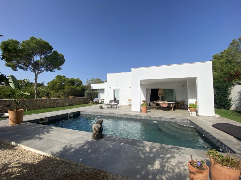 Modern bungalow within walking distance to the beach of Cala Vinyes, Mallorca
